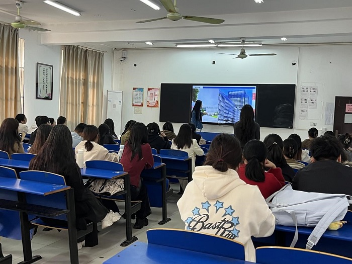 招聘会3.jpg 招聘会3.jpg