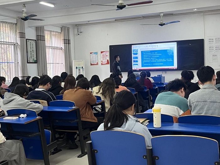 招聘会2.jpg 招聘会2.jpg