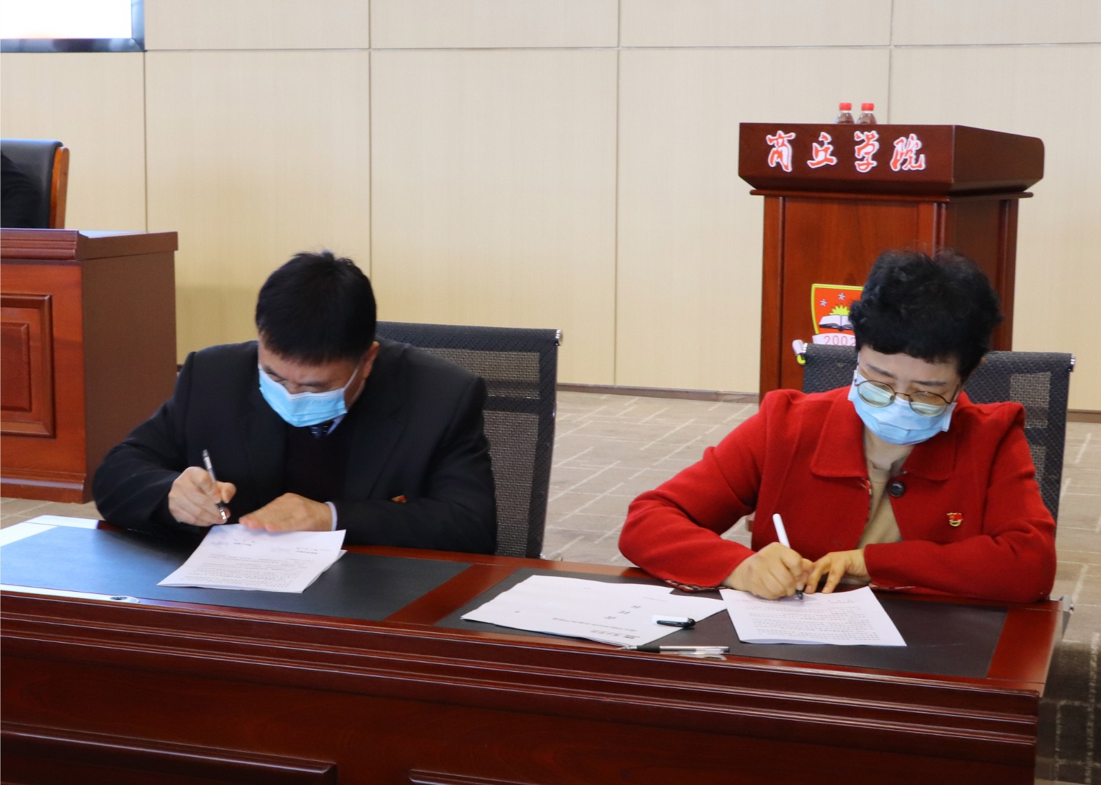 摄影记者刘贺鹏 温岚 (6).jpg