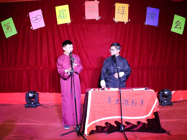 商大微相声 张誉翰 实习记者.jpg