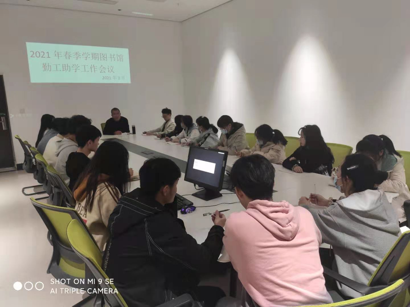 20210324图书馆召开勤工助学学生干部会议.jpg