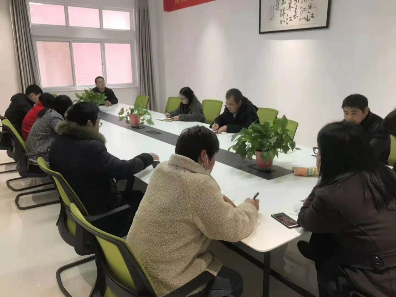 20200312图书馆召开理论学习会议.jpg