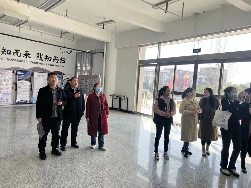 开封校区参观学习1.jpg 开封校区参观学习1.jpg