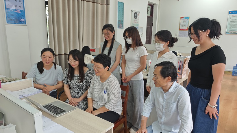 外国语学院组织师生观看学习《党的作风建设的重要意义》 