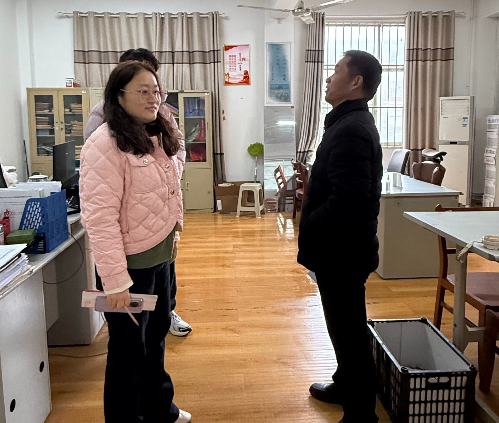 2026.3.4 以检促优 净启新程 —— 外国语学院开展学期初办公室卫生检查2.jpg