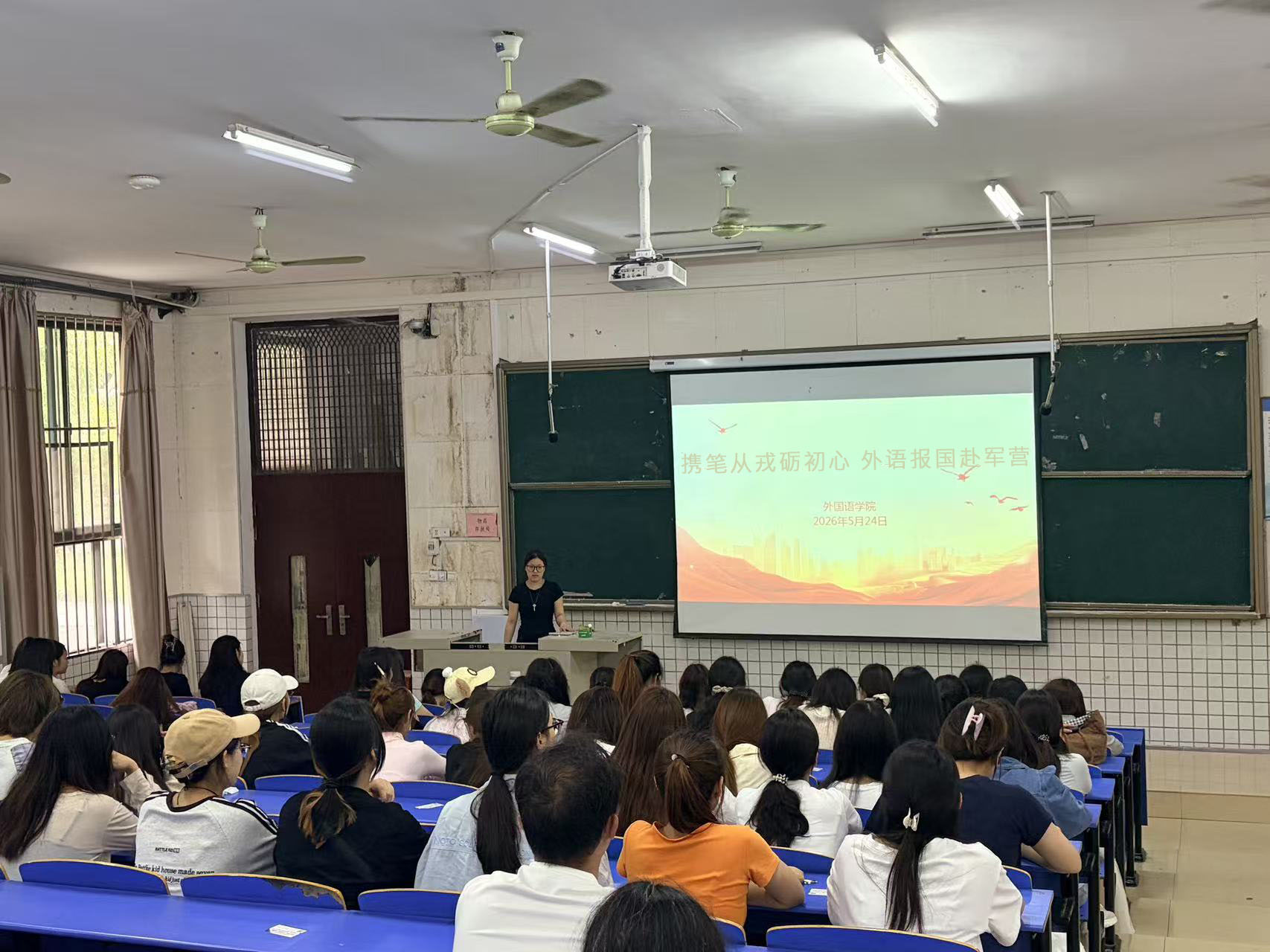 携笔从戎砺初心 外语报国赴军营.jpg 携笔从戎砺初心 外语报国赴军营.jpg
