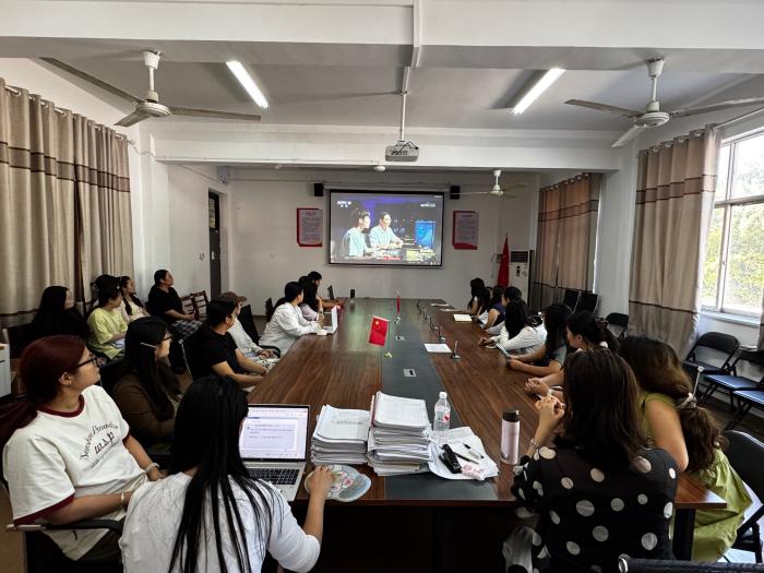 2026.9.4 汲取榜样力量 筑牢师德根基——我院组织观看2026 教师节特别节目《筑梦为光 —— 讲述我的育人故事》1.jpg