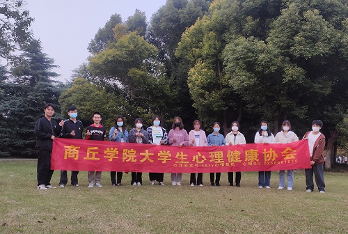 团体活动合影.jpg