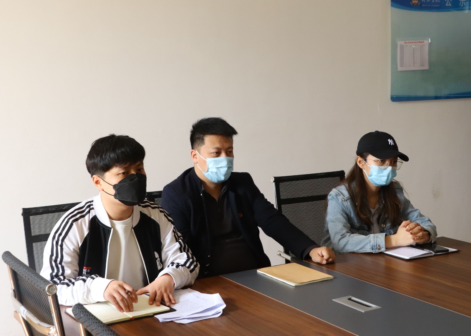 摄影记者刘贺鹏 (1).jpg