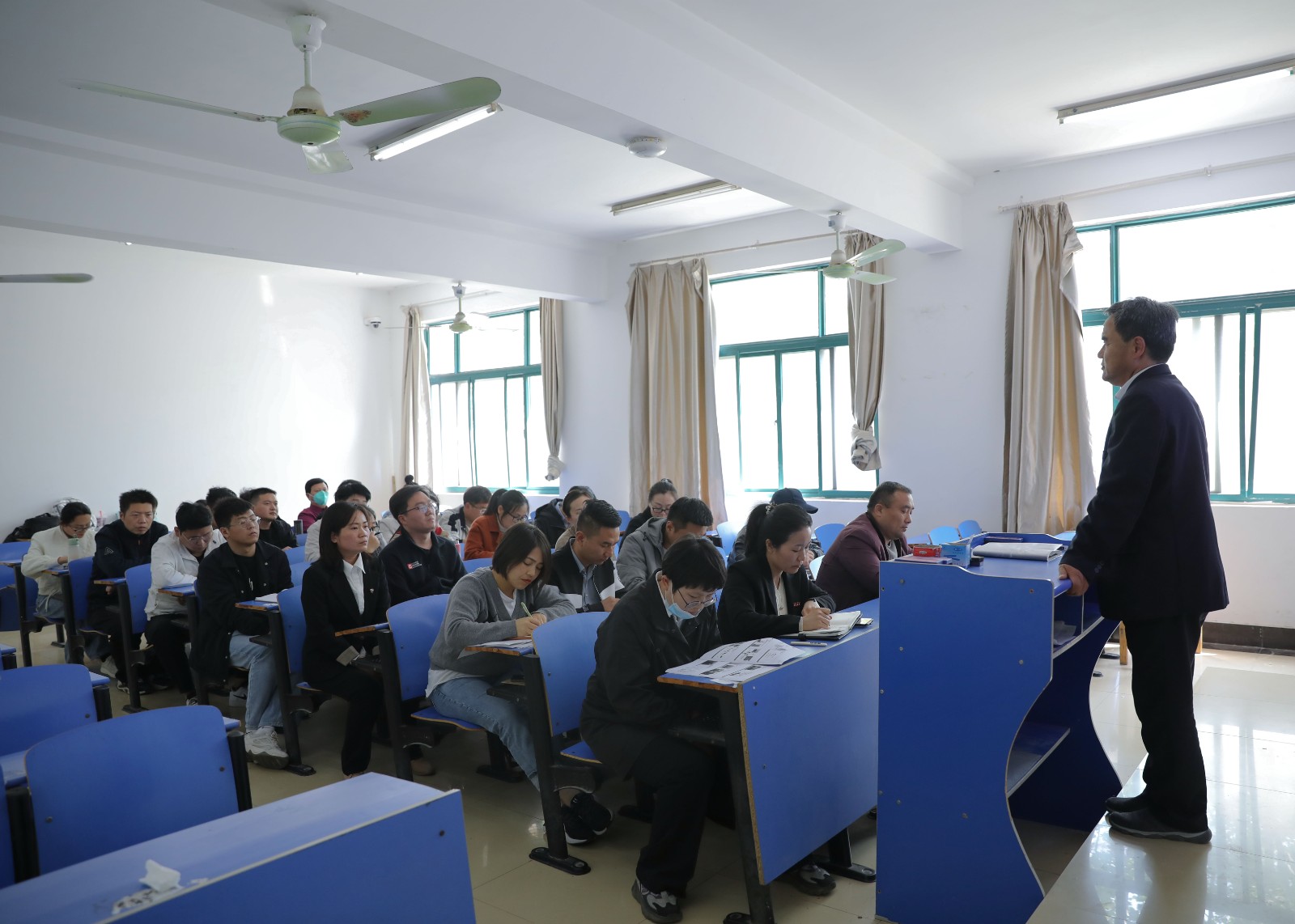 摄影记者李豫 (2).jpg