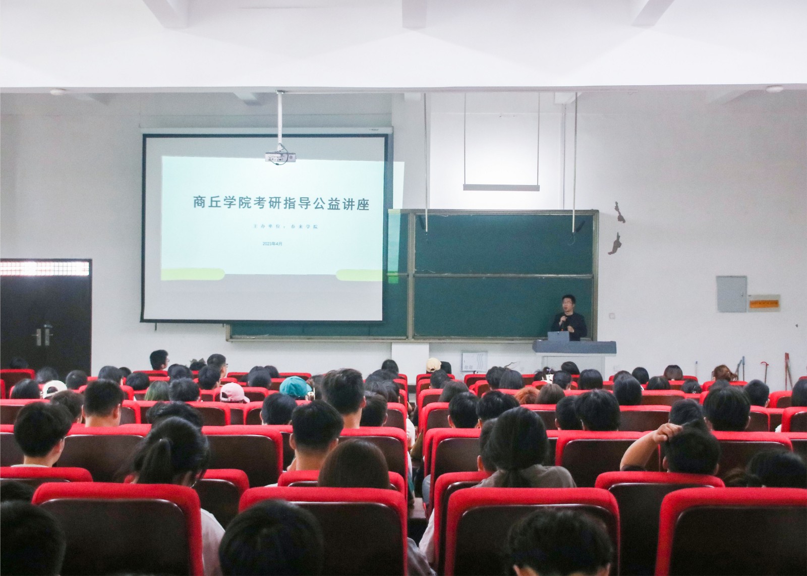 摄影记者李洁 李豫 (1).jpg