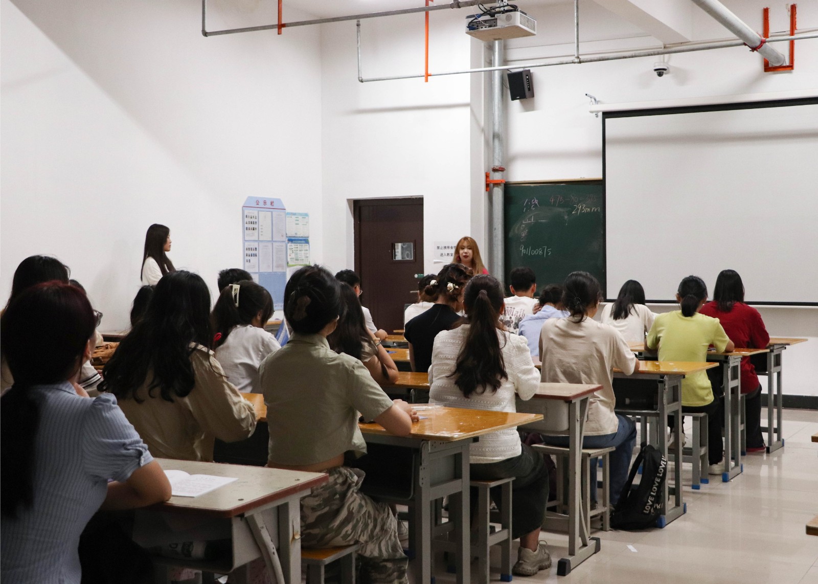 摄影记者原洪帅 杨晓威 (1).jpg