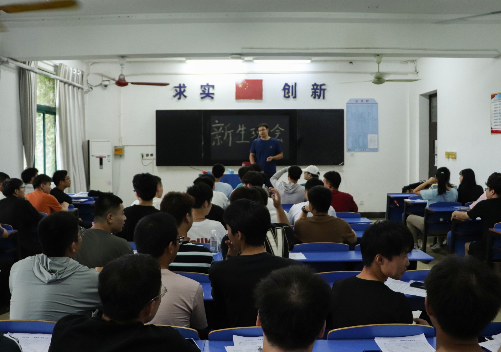 摄影记者李今墨 刘守婷 (2).jpg