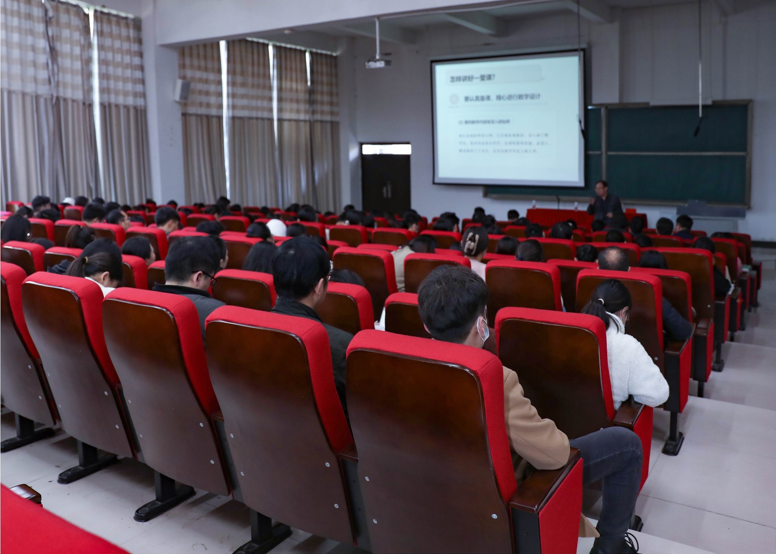 摄影记者蒋雨婷、汪玲珑修 (5).jpg