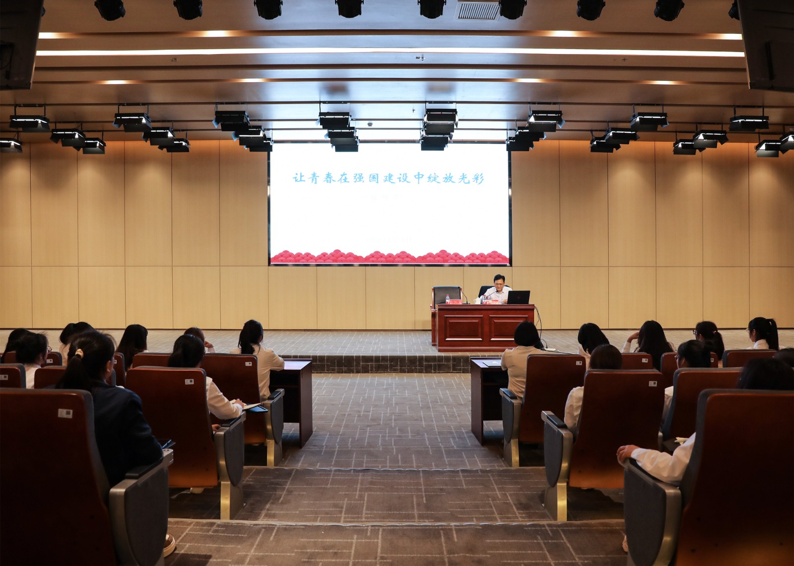 摄影记者李梦玉修 (4).jpg