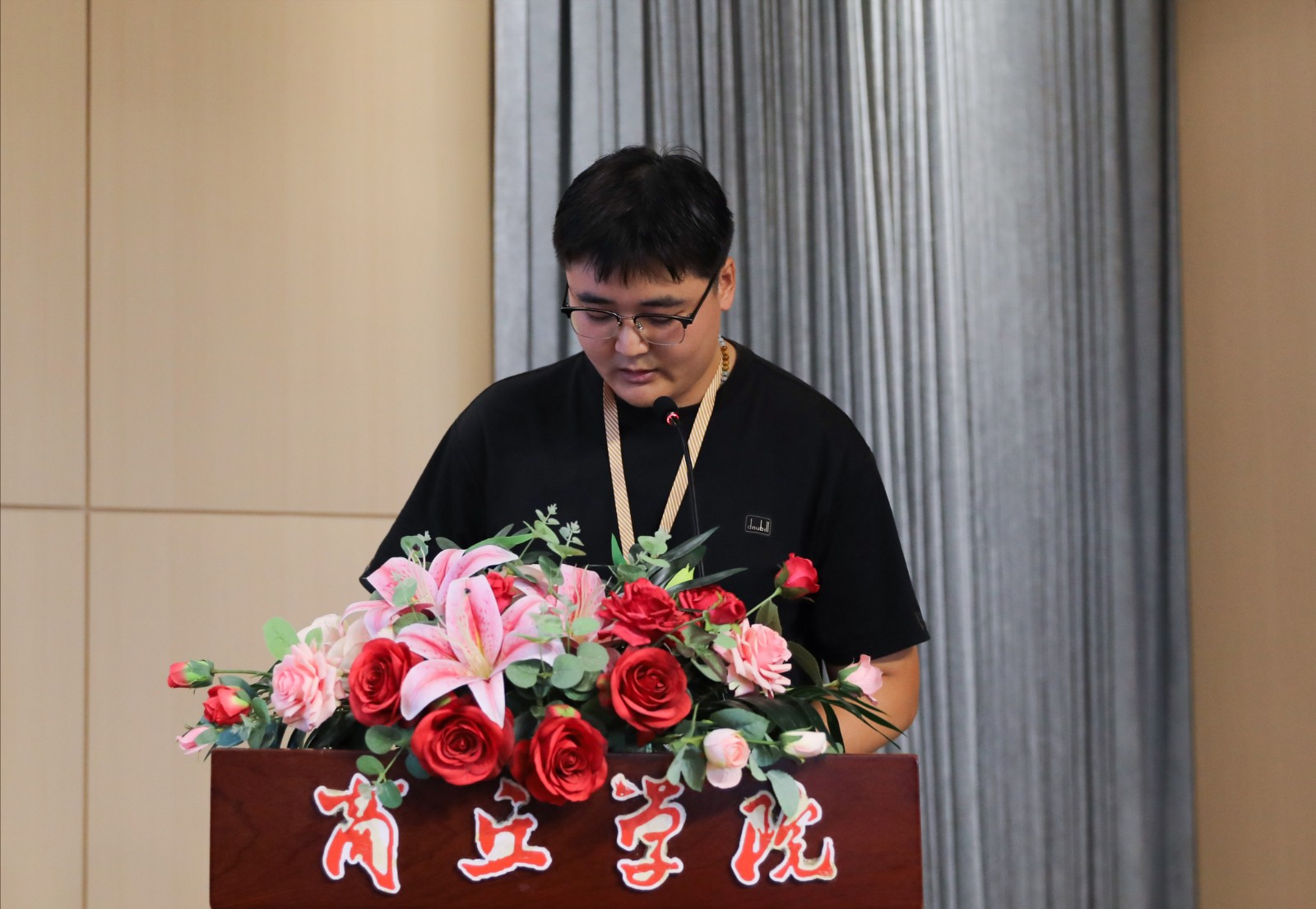 摄影记者高自豪修1.jpg