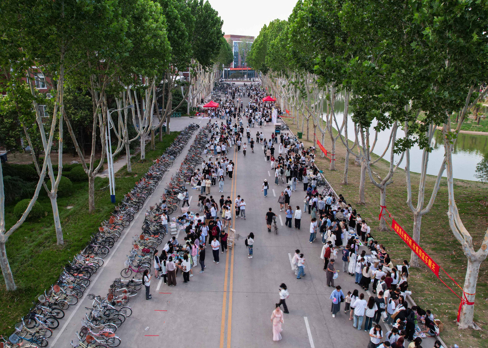 摄影记者李乐乐 修(3).jpg